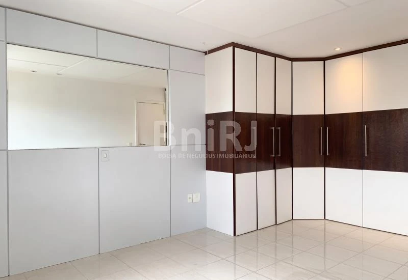 3-bedroom apartment in a building with a pool — photo 46