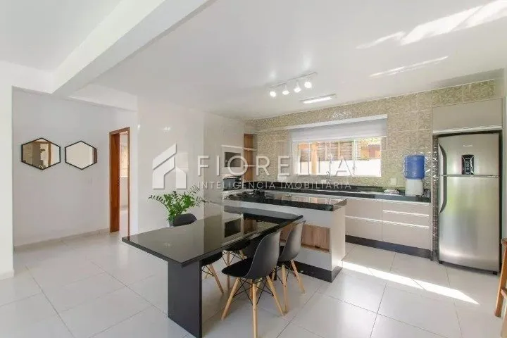 Floor-to-ceiling windows in a 3-bedroom house, 106 m² — photo 5