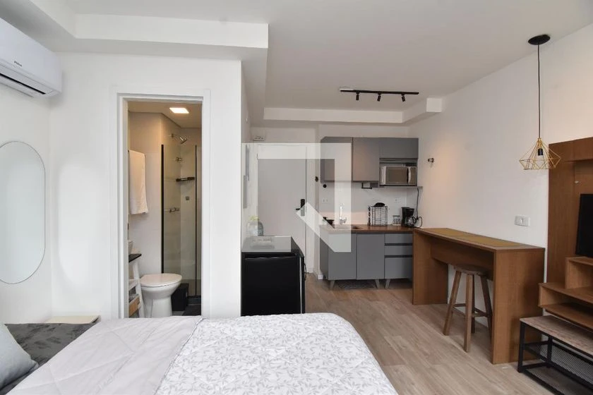 Furnished 1-bedroom apartment with balcony and 1 bath — photo 6