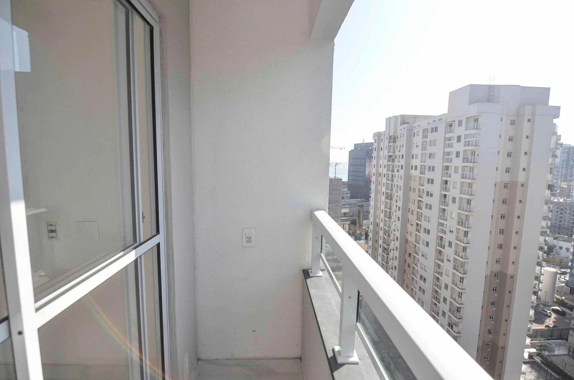 Apartamento de 2 quartos com varanda fechada de vidro — photo 26