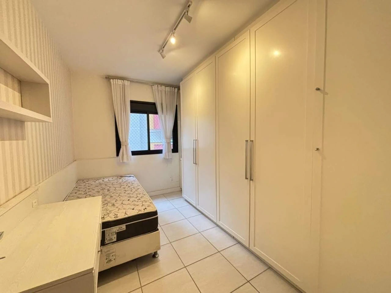 Furnished apartment, 122 m², with a glass-enclosed balcony — photo 17