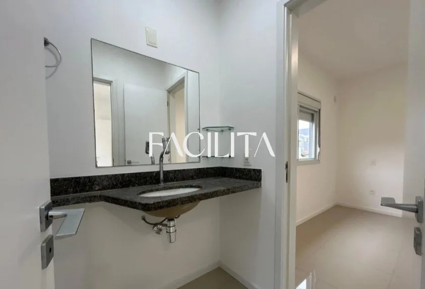 Casa com 3 quartos e cozinha americana com fogão — photo 43