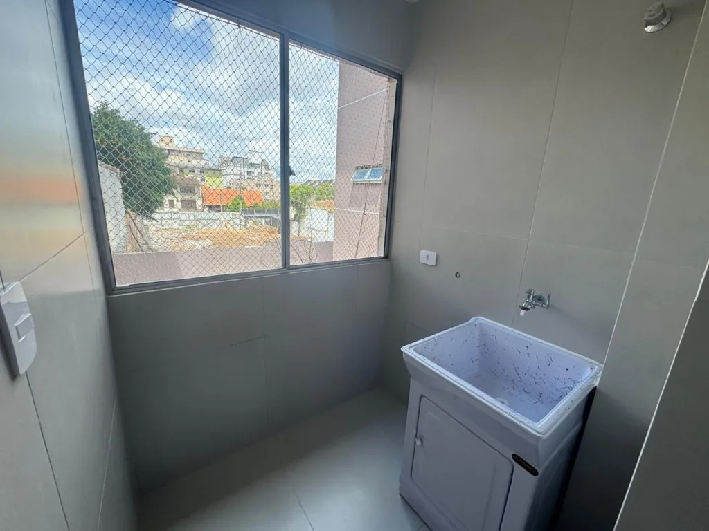 Wood or laminate floors in a 3-bedroom apartment, 64 m² — photo 5