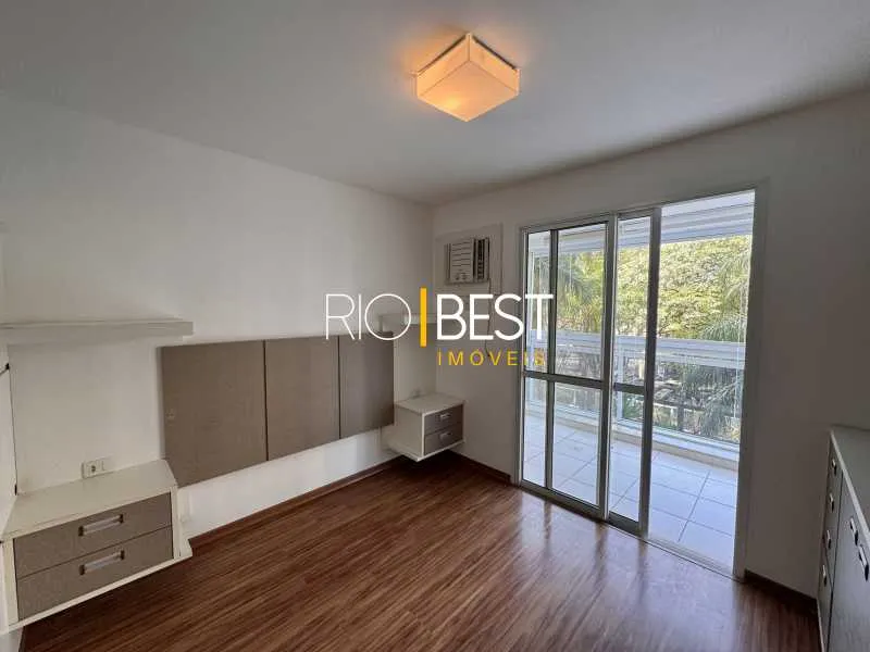 Apartamento de 99 m² com closet e janelas do piso ao teto — photo 10