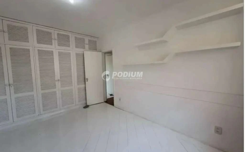 Casa com 6 quartos e 990 m² com varanda e churrasqueira — photo 14