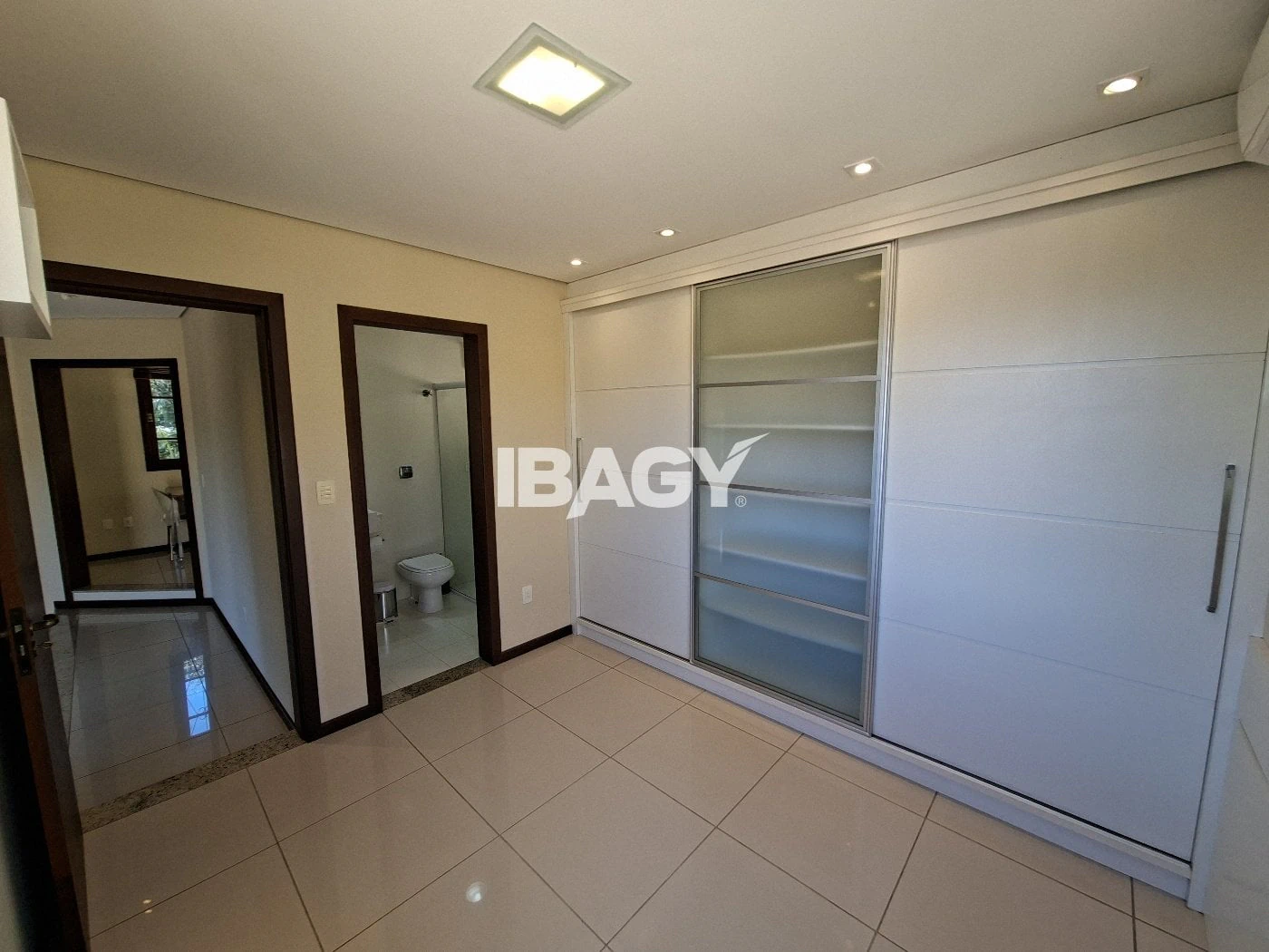 One-bedroom house with a mountain view in Florianópolis — photo 22