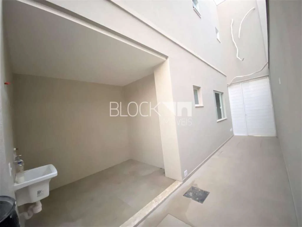 Condominium house with 4 en-suite rooms and open kitchen — photo 24
