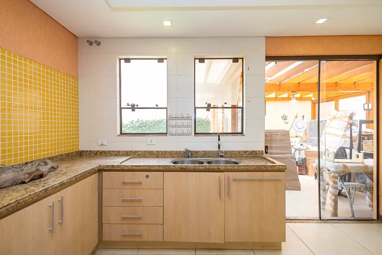 Furnished house with 5 bedrooms and 470 m² — photo 20