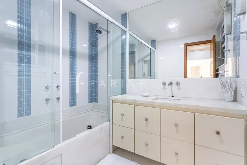 Apartamento de 4 quartos com janelas do chão ao teto — photo 15