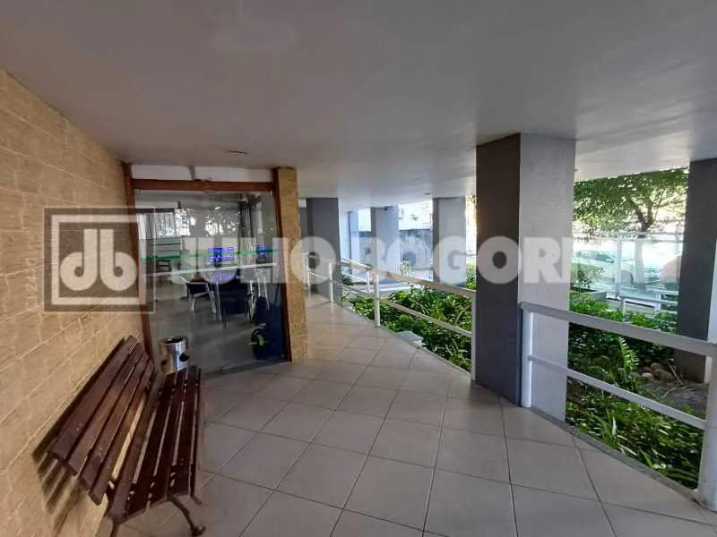 Departamento en piso 2 con ventanales de piso a techo — photo 23