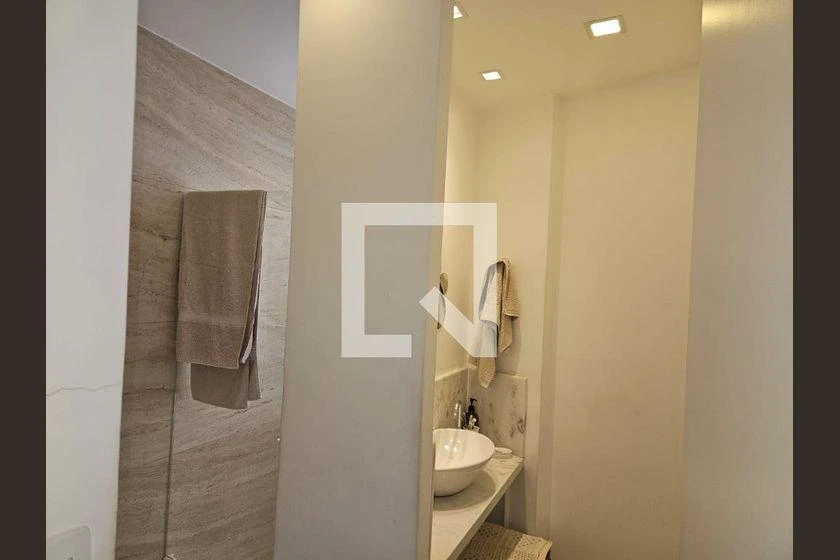 Walk-in closet in a 2-bedroom apartment, 70 m² — photo 17