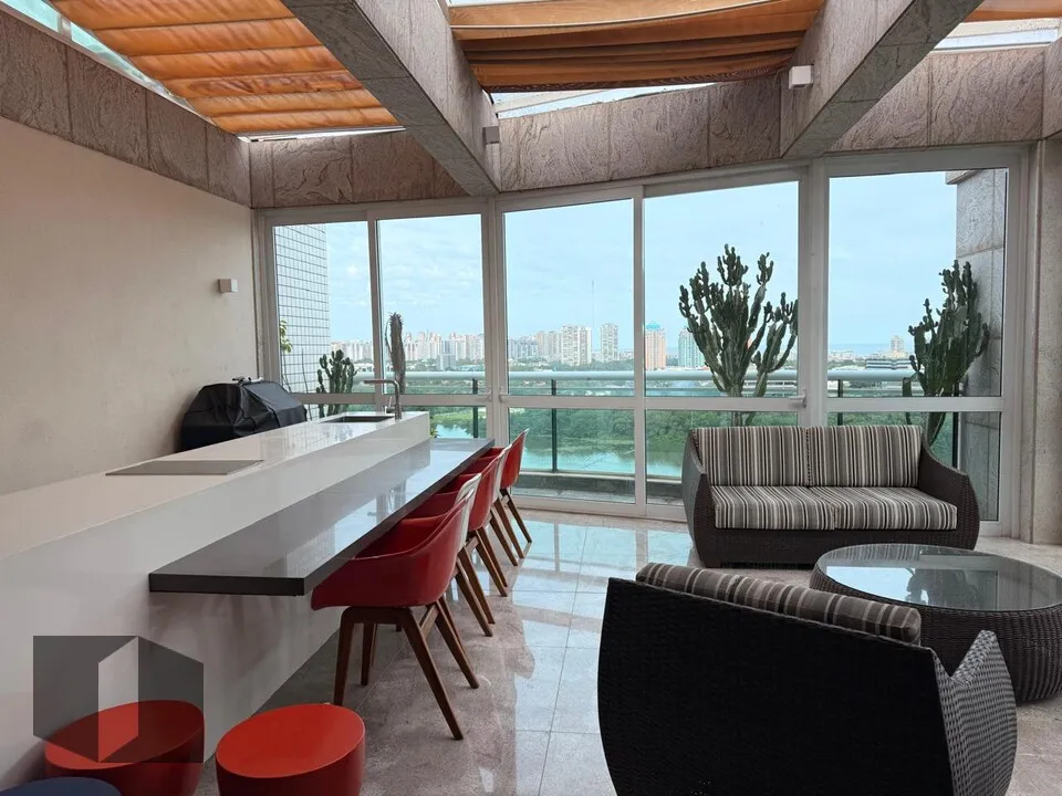 Furnished penthouse with 4 bedrooms and 3 bathrooms — photo 36