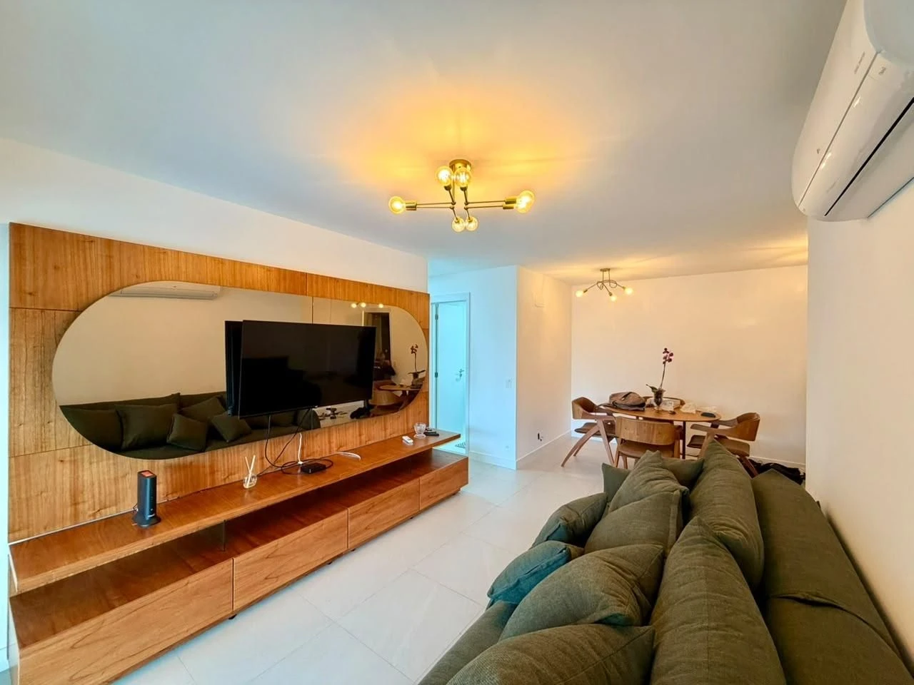 Furnished 3-bedroom apartment with a glassed-in balcony