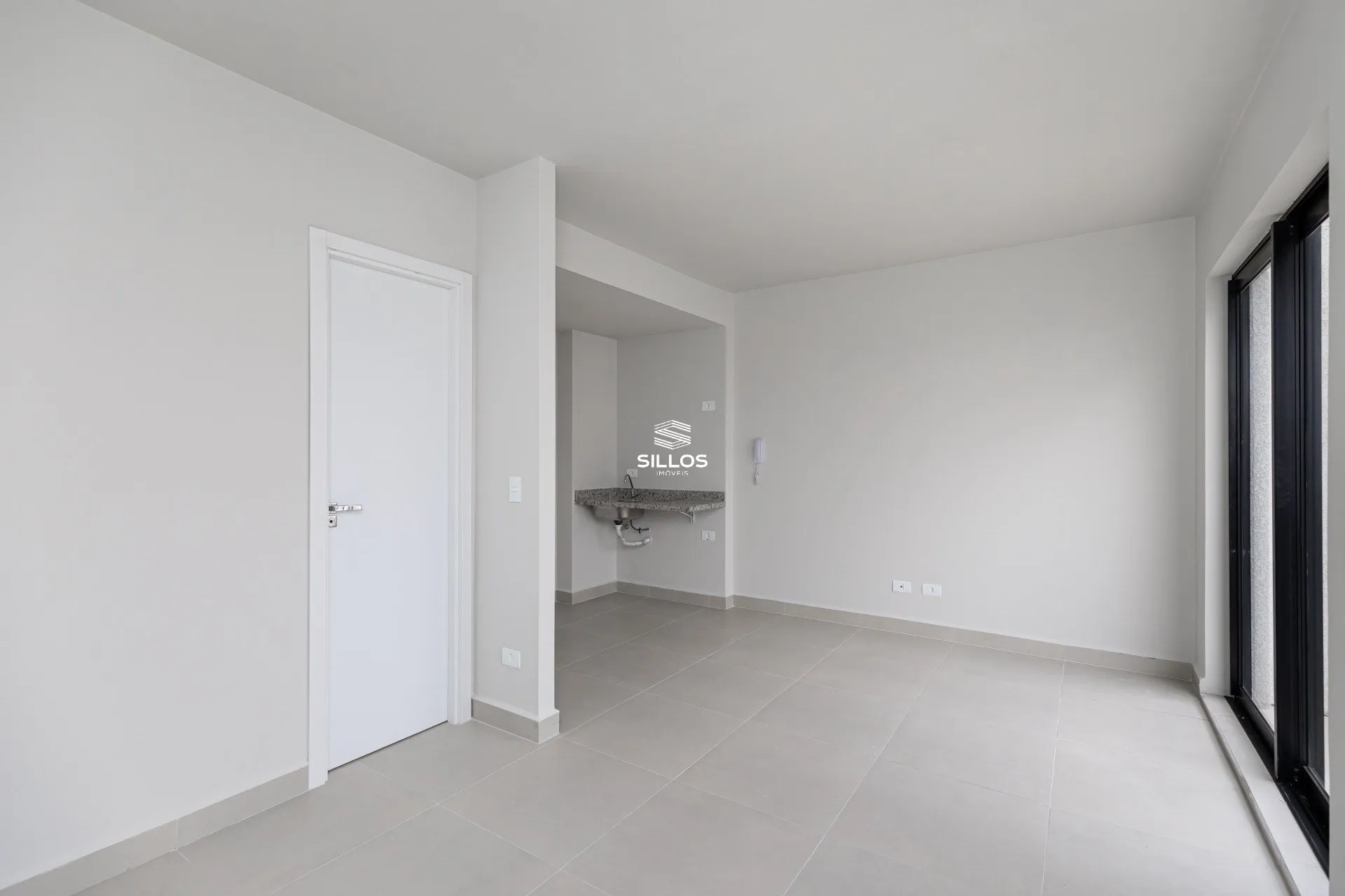 Balcony with a grill in a one-bedroom apartment, 49 m² — photo 7