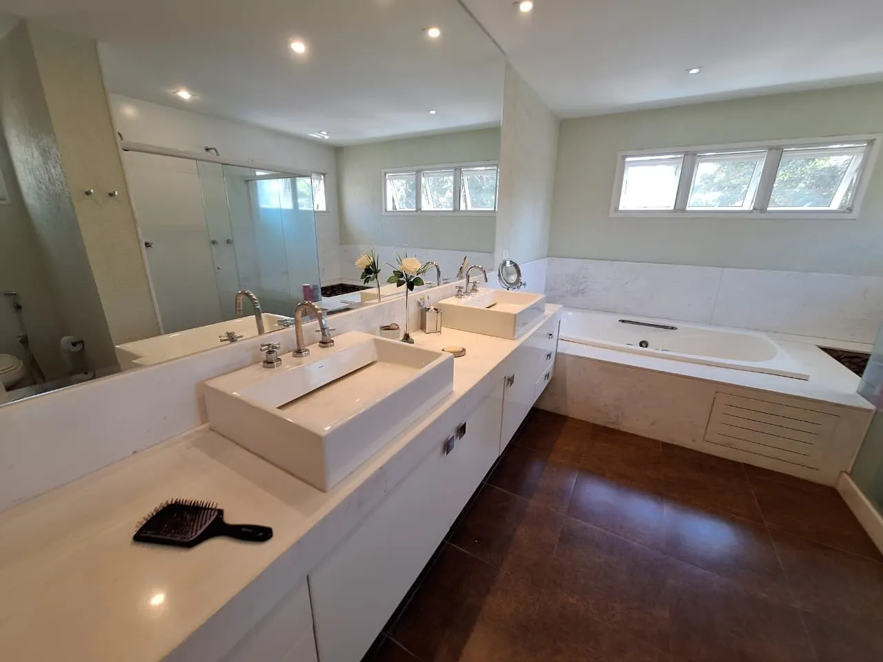 Furnished house with 4 bedrooms and 5 bathrooms — photo 49
