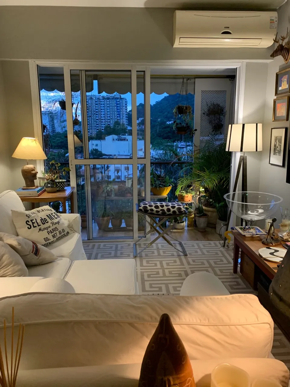 Apartamento mobiliado, 80 m², com janelas do piso ao teto — photo 4