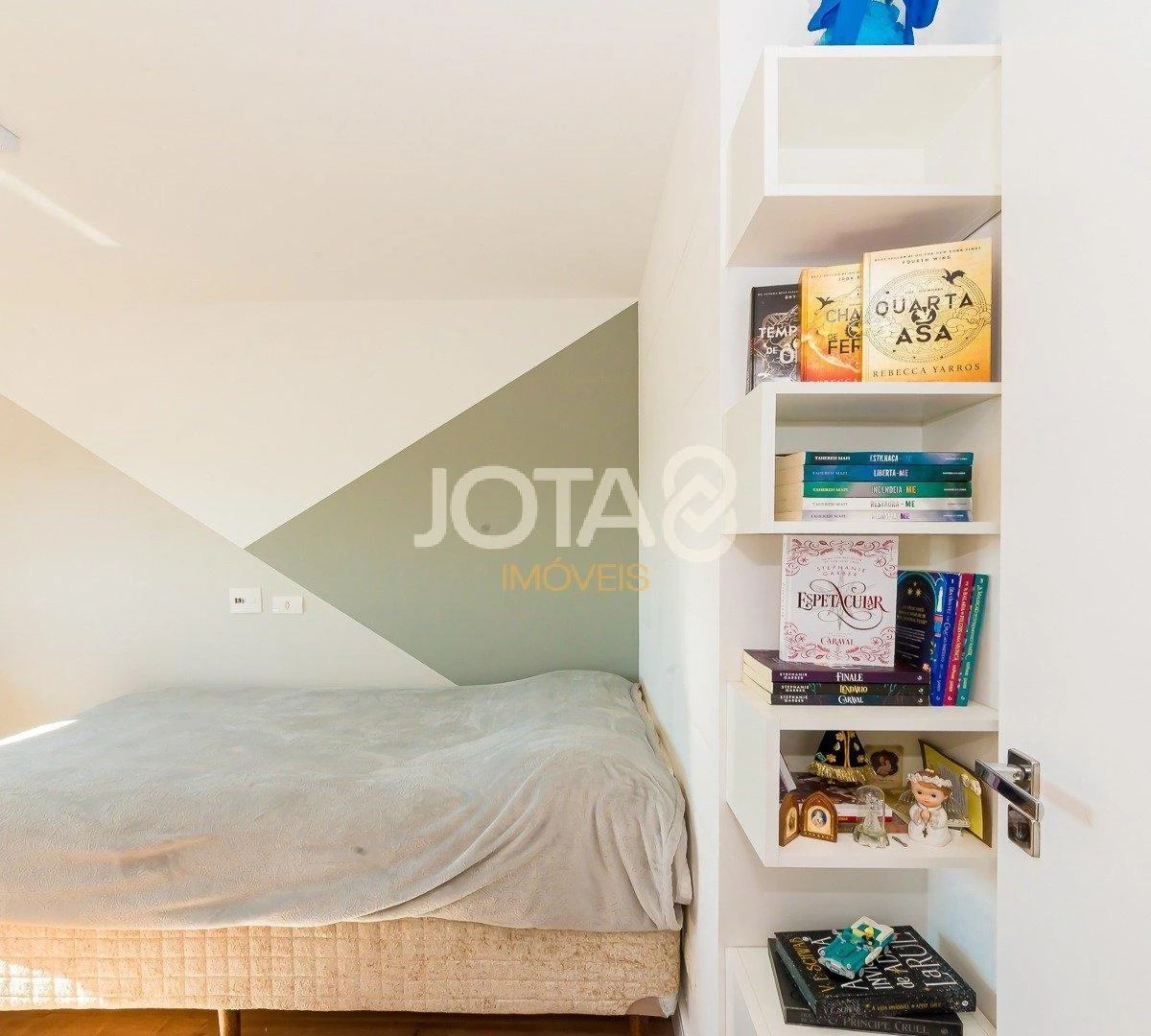 Furnished 155 m² apartment with 3 bedrooms and 1 en-suite — photo 20