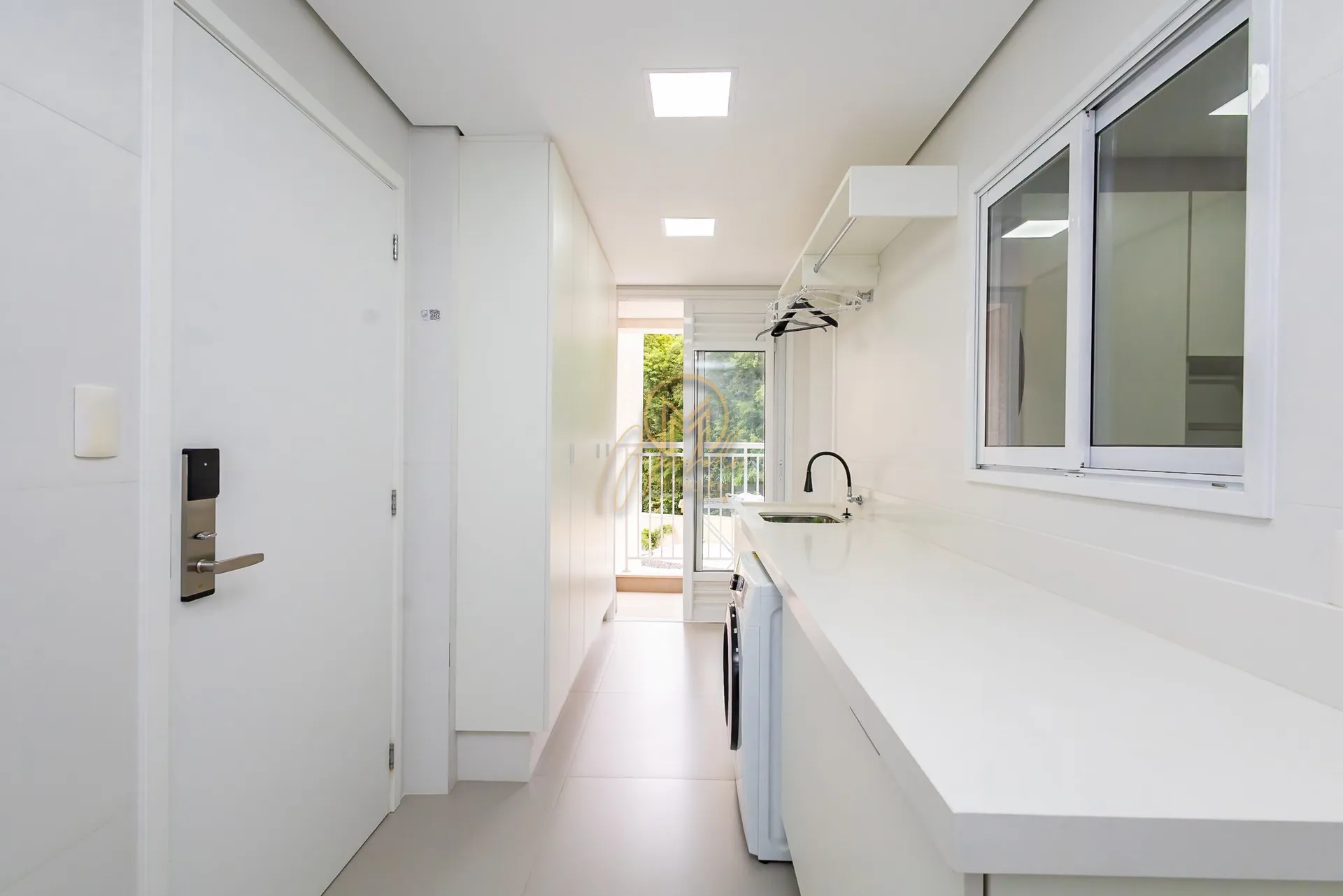 Furnished 462 m² apartment with 4 en-suite rooms — photo 119