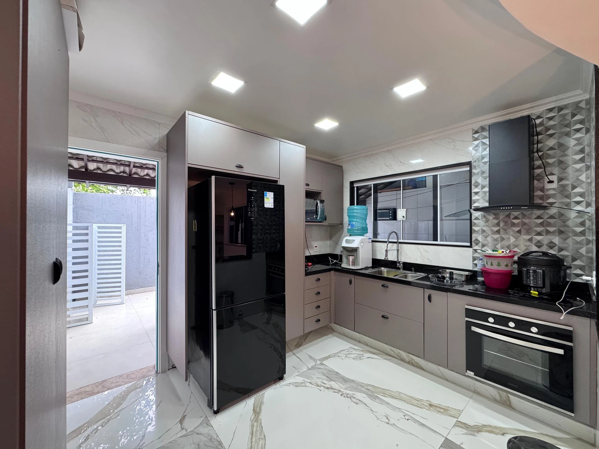 Furnished house with 5 bedrooms and 5 bathrooms — photo 15