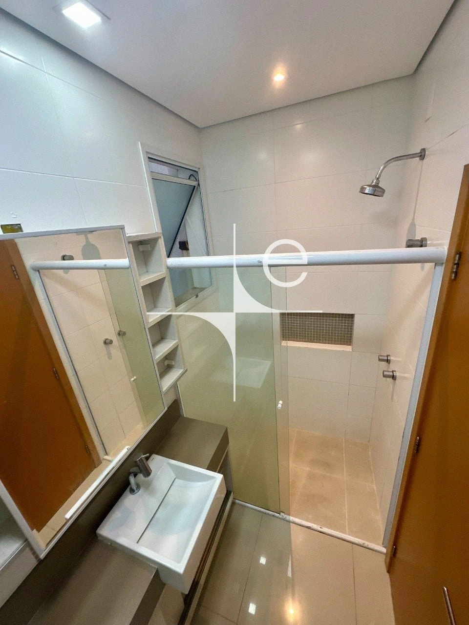 Walk-in closet in a 2-bedroom apartment, 98 m² — photo 14