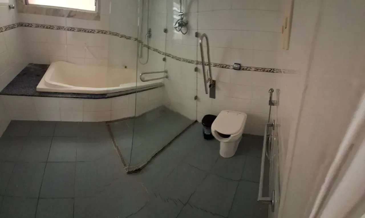 Unfurnished 3-bedroom apartment with 24-hour concierge — photo 11
