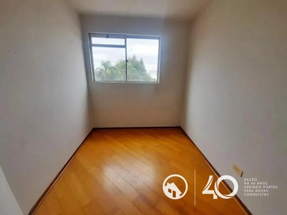 Wood or laminate floors in a 2-bedroom apartment, 92 m² — photo 5