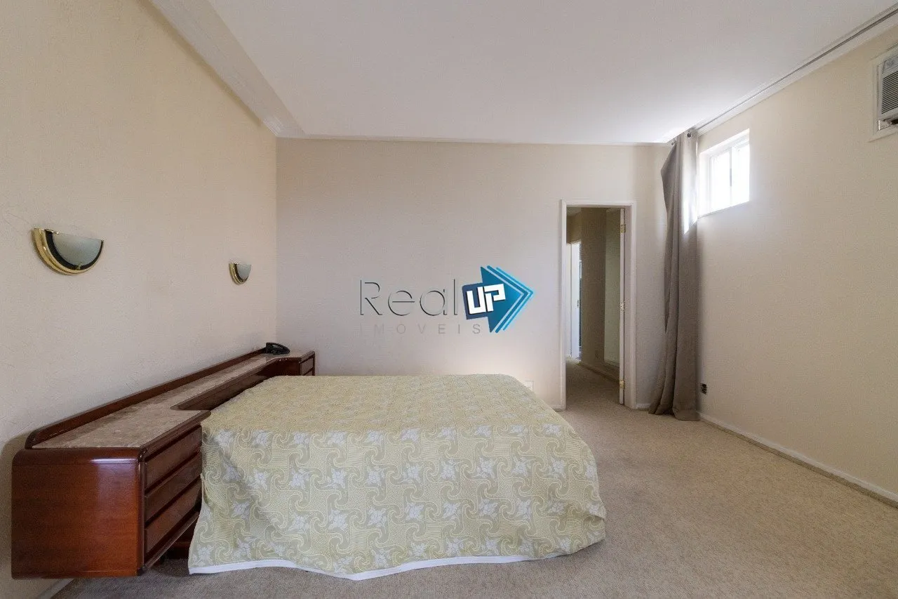 Condominium house with 5 bedrooms and 1081 m² plus laundry — photo 31