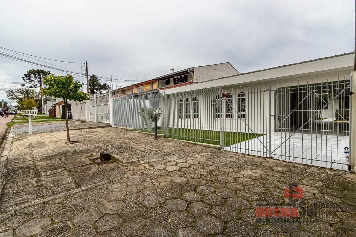 Casa, 215 m², com piso de madeira ou laminado — photo 42