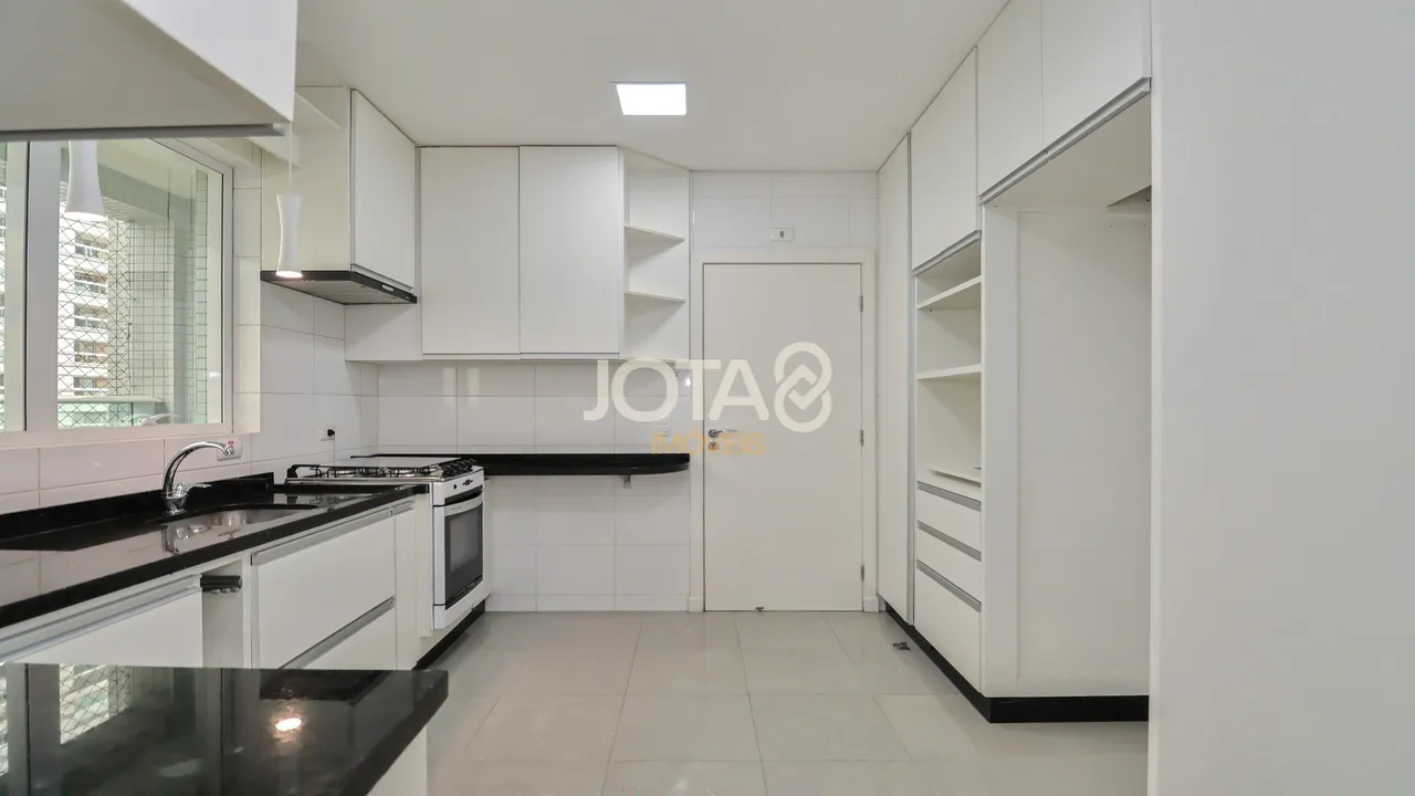 Орендна квартира з 4 спальнями та 329 м² — photo 16