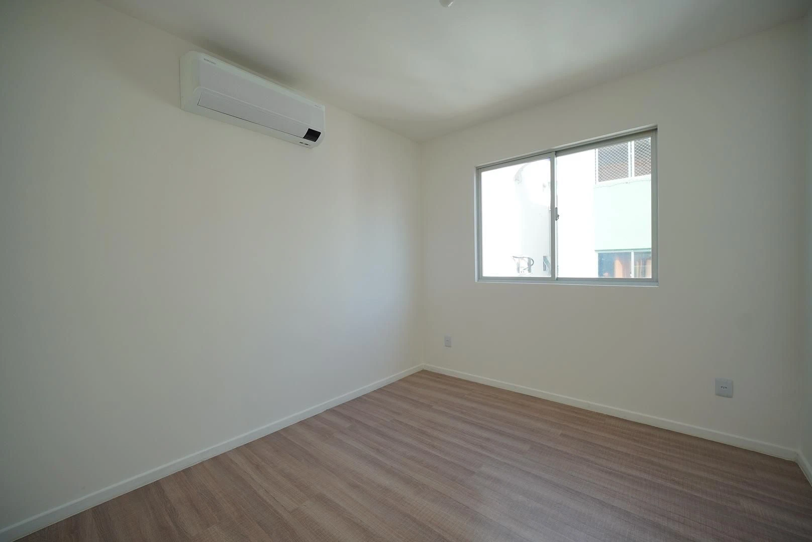 Park view in a 2-bedroom apartment, 52 m² — photo 4