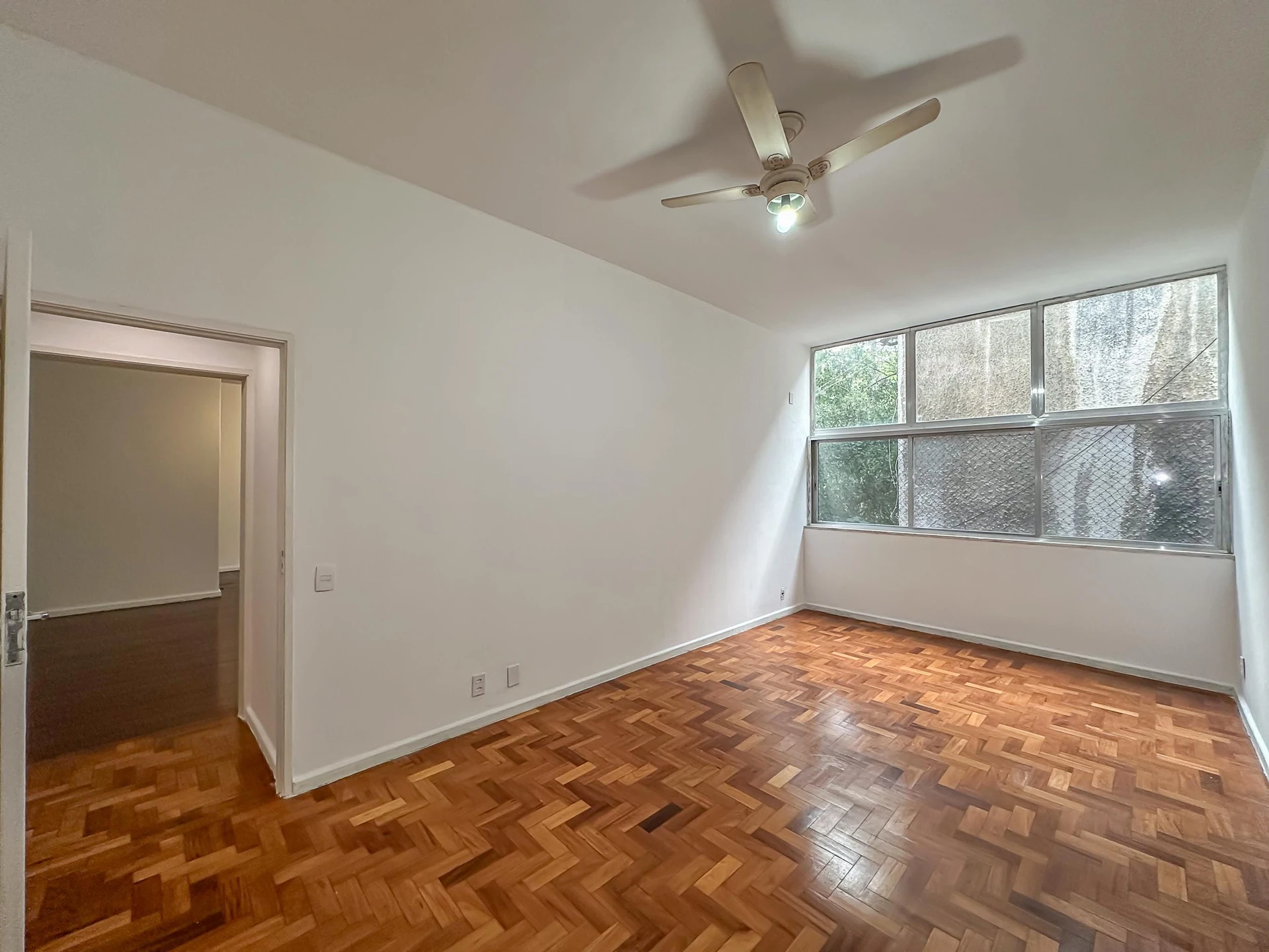 Apartment with 3 bedrooms, 1 en-suite and separate kitchen — photo 3