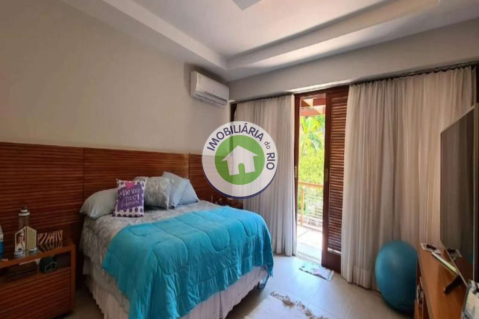 House with a balcony, 5 bedrooms and 5 bathrooms — photo 34