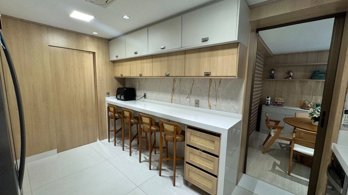 Walk-in closet in a 4-bedroom apartment, 217 m² — photo 19