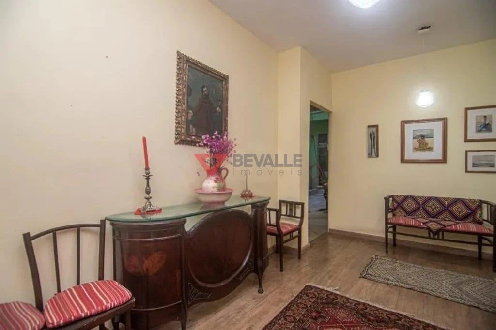 Rental house with 6 bedrooms and 300 m² — photo 17