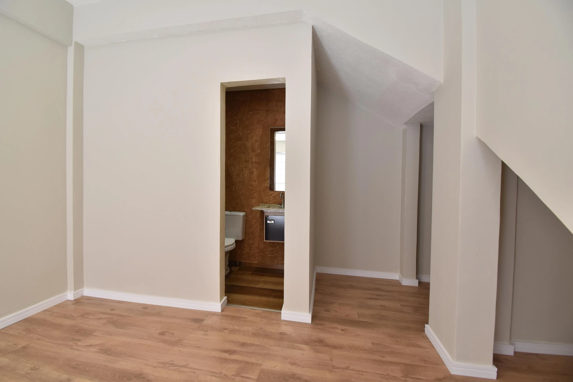 Studio, 38 m², with wood or laminate floors — photo 13
