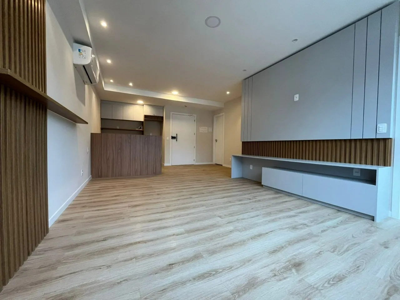 1-bedroom apartment with open-plan kitchen and 70 m² — photo 10