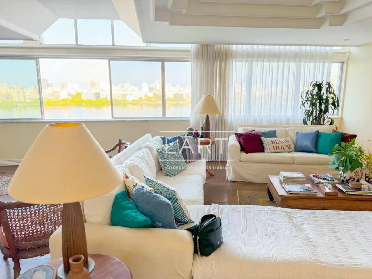 Apartamento de 210 m² com 4 dormitórios e varanda — photo 15