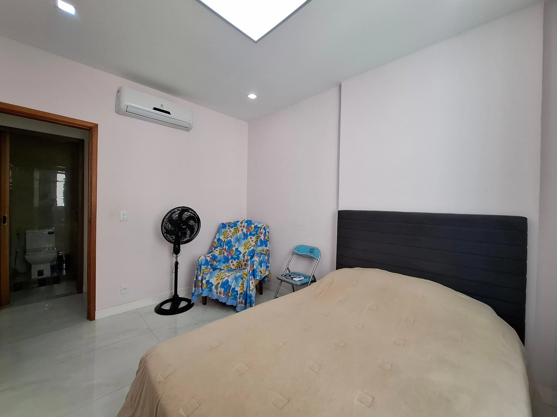 2-bedroom apartment with a home office — photo 2