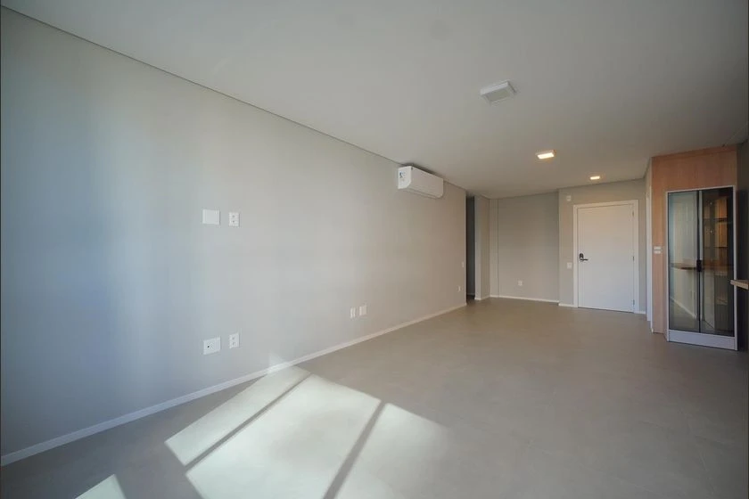 Apartment with 3 en-suite bedrooms and integrated kitchen
