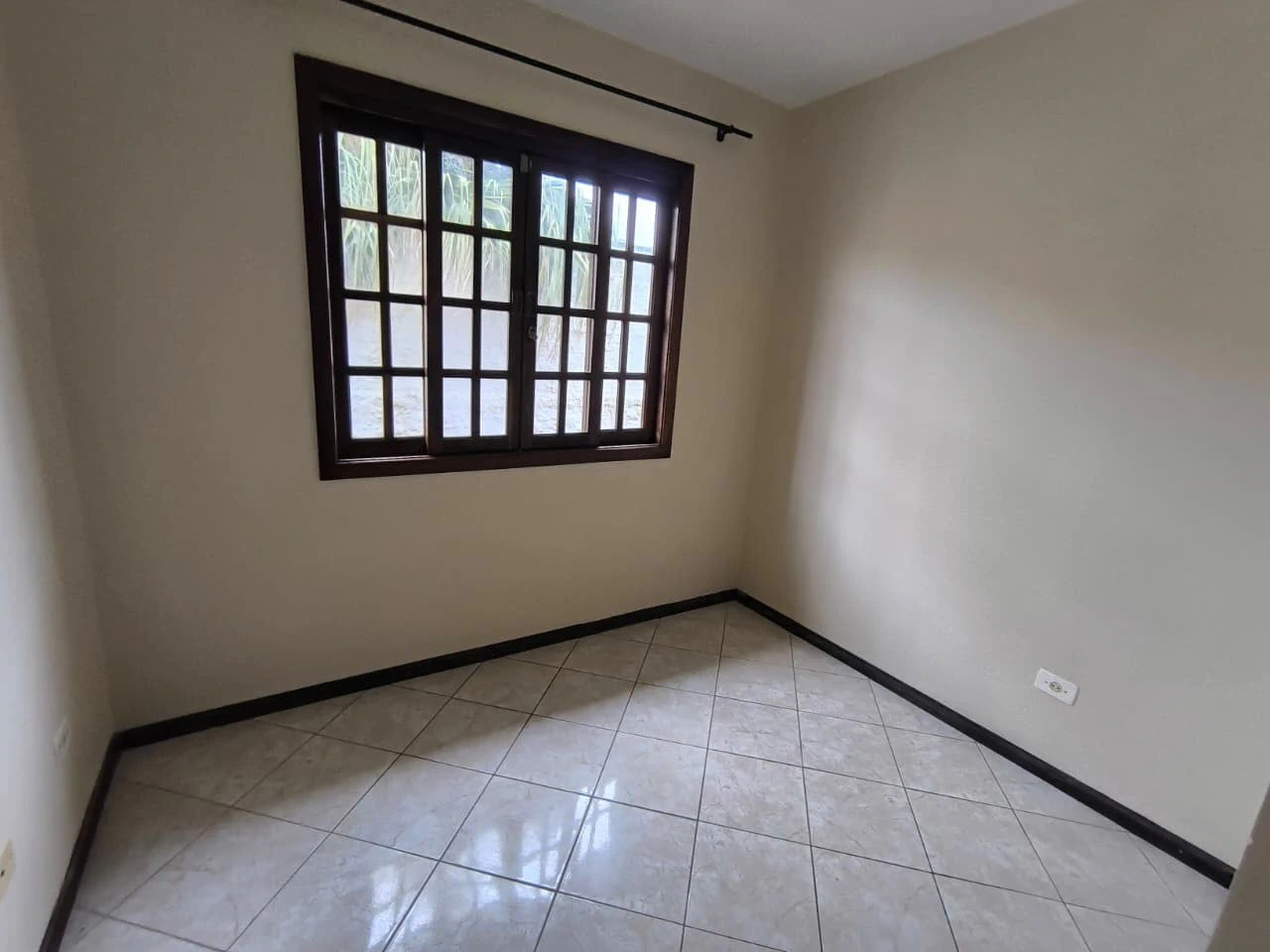 3-bedroom house with a walk-in closet in Curitiba — photo 6