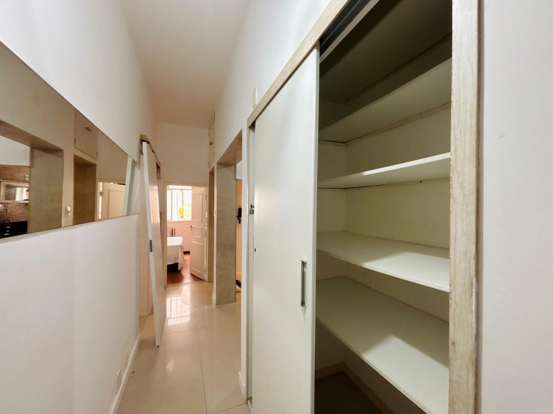 Furnished apartment with 3 bedrooms and 2 bathrooms — photo 33