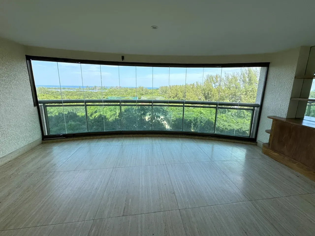 4-bedroom apartment in a building with a sauna — photo 4