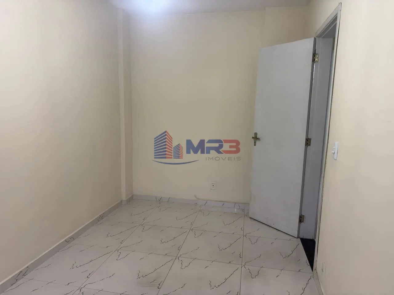 2-bedroom apartment in a building with a pool — photo 5