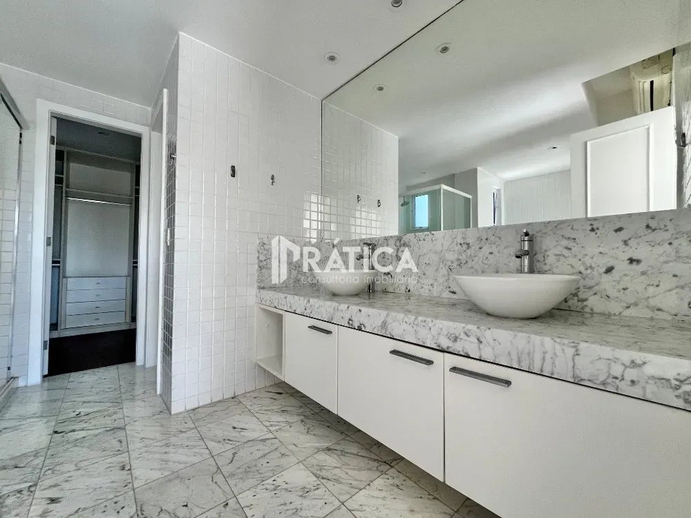 House with 5 bedrooms and a 24-hour concierge — photo 26