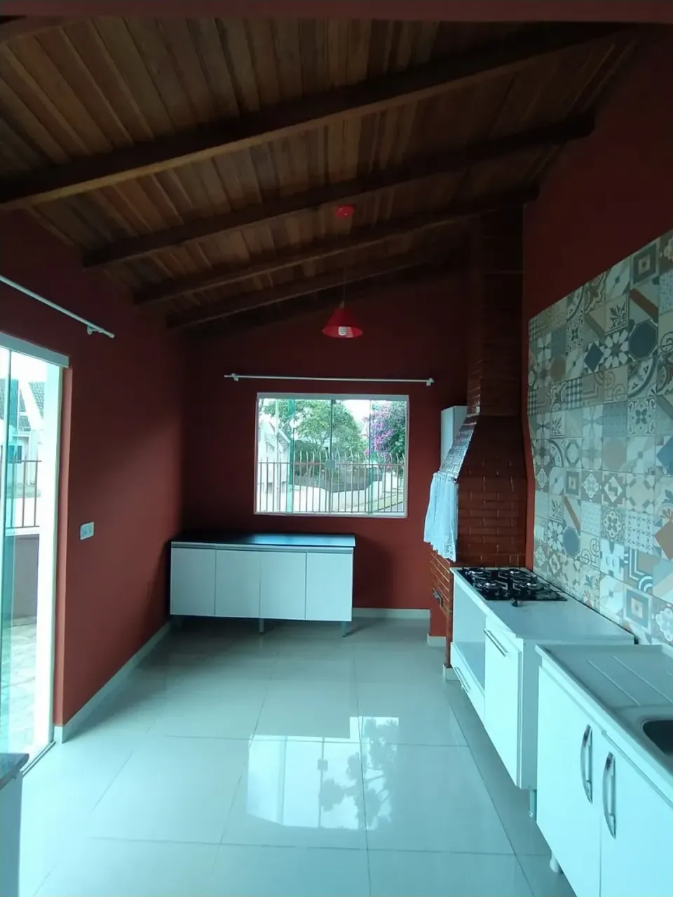 Rental house with 3 bedrooms and a gas stove kitchen — photo 2