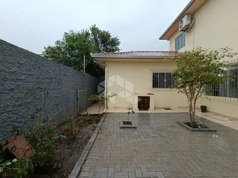 4-bedroom house with a bathtub in Florianópolis — photo 12