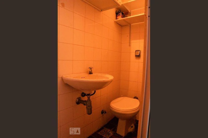 Apartment with 2 bathrooms, balcony and laundry area — photo 46
