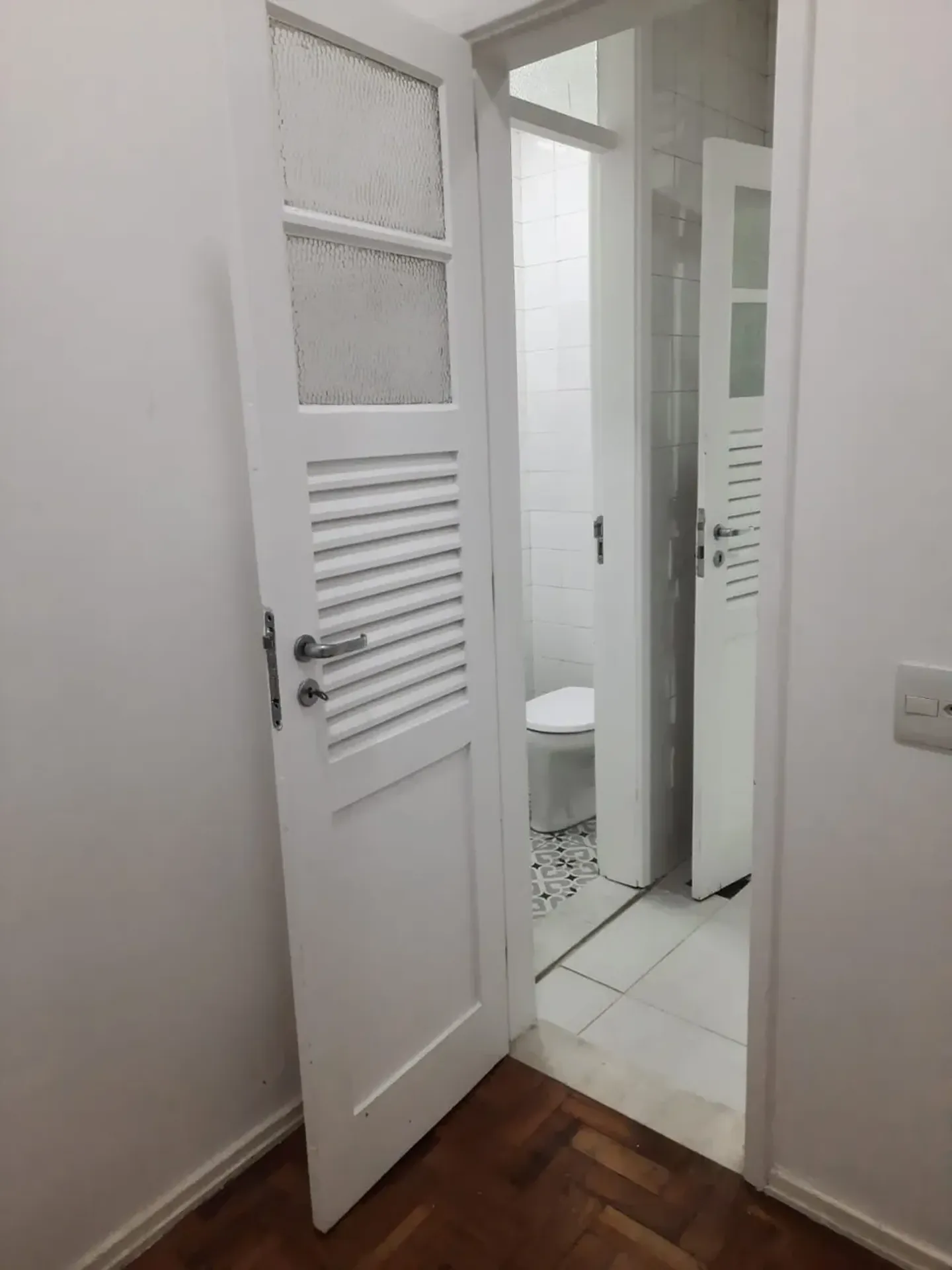 Квартира на 2-му поверсі з дерев'яною підлогою або ламінатом — photo 32