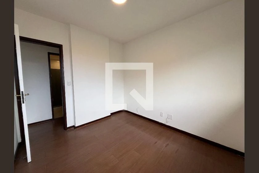 Glass-enclosed balcony in a 3-bedroom apartment, 103 m² — photo 13