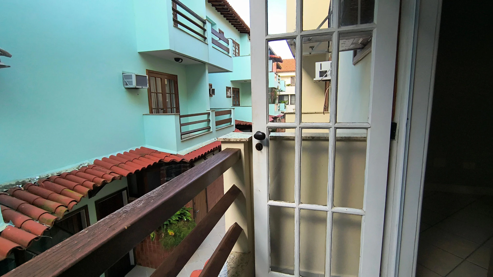 Condo house with balcony and 3 en-suite bedrooms — photo 45